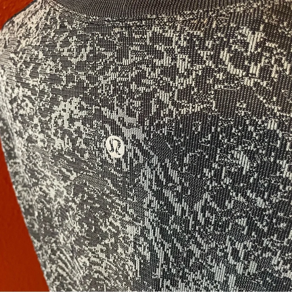 Lululemon Athletica Women’s Swiftly Breathe Floral‎ Fauna Long Sleeve Shirt Top